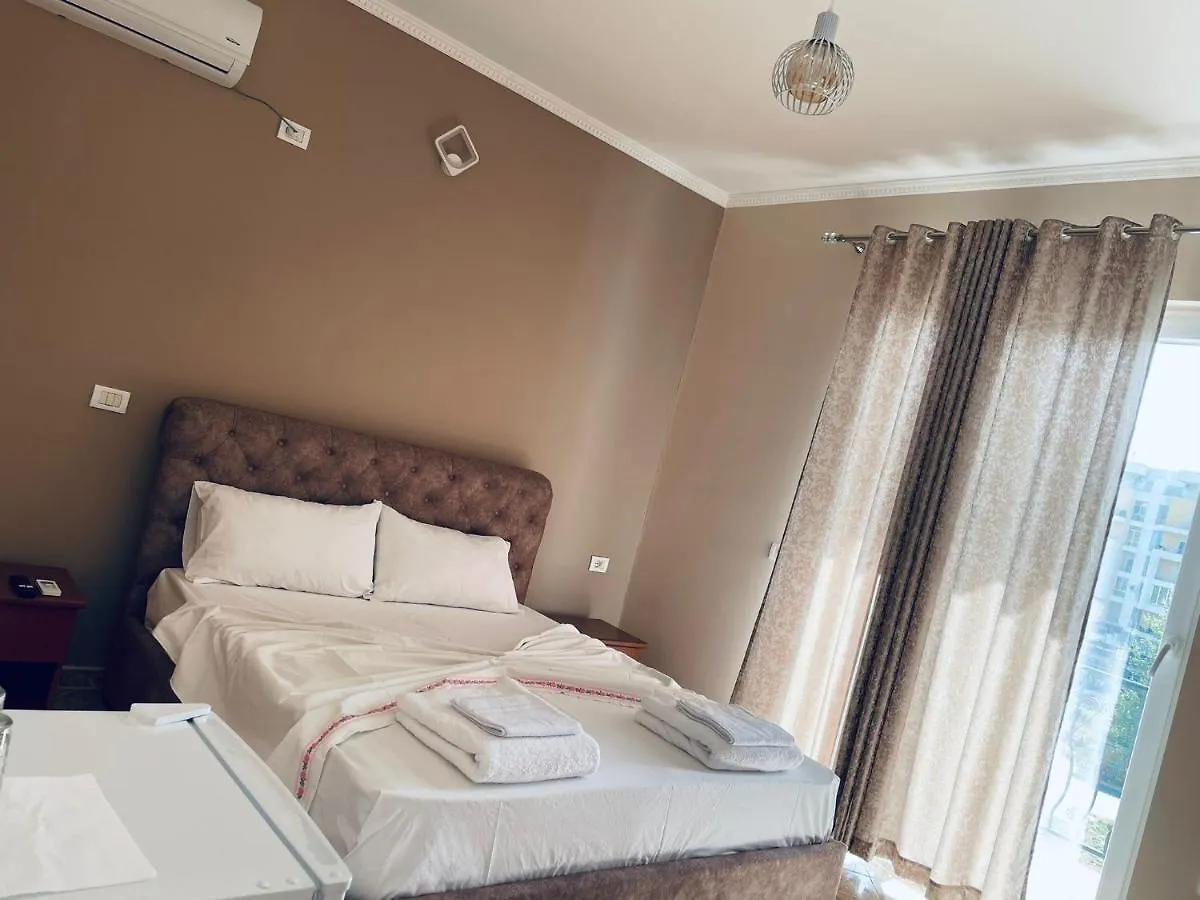 ***  Hotel Fama Albanien
